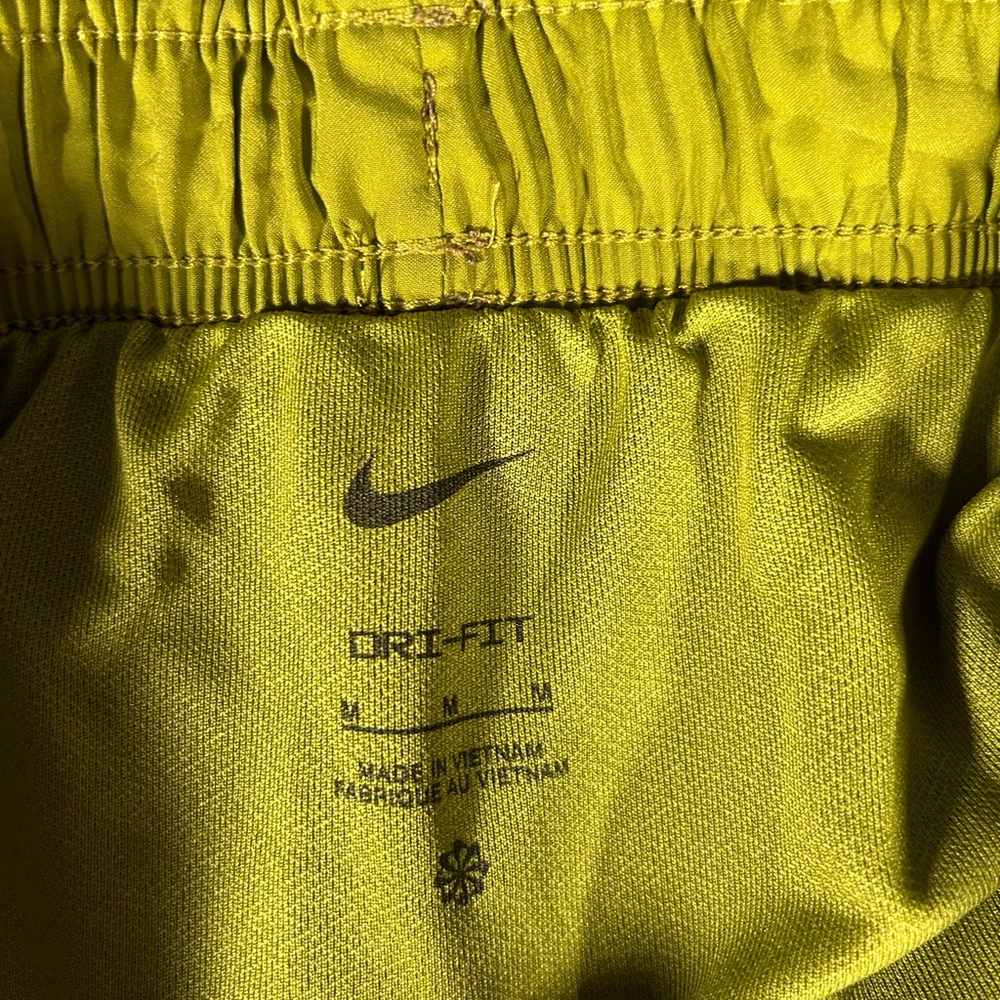 NWT, Women’s Nike Dri Fit Running shorts, size M, green - Picture 4 of 5